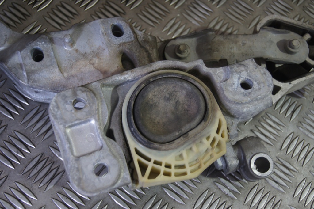 фото №4, Лапи двигуна mercedes vito w447