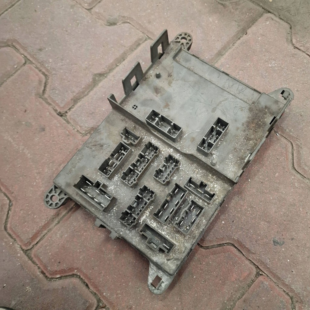 фото №1, Land rover freelander 2003 yqe102930 рамка / модуль запобіжників yqe102930