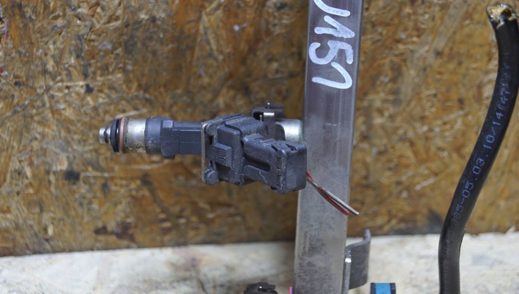 Opel молдинг упорскування 1.2 1.4 55572731 w151 Недорого