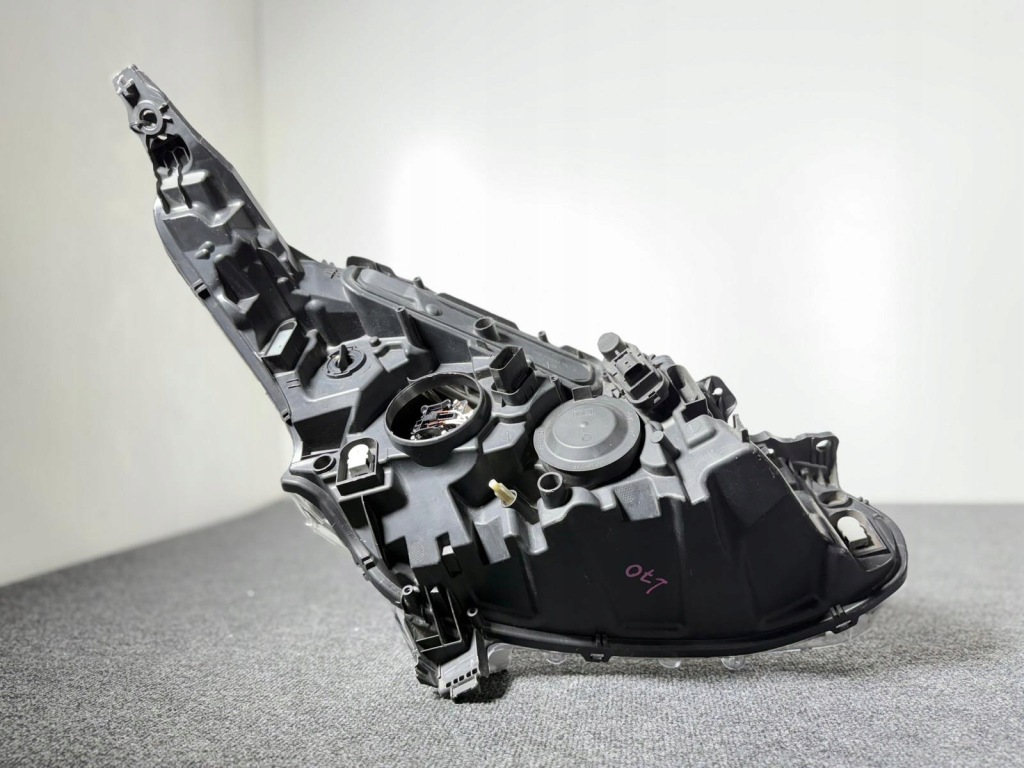 Peugeot 208 12-15 1 1 фара перед передняя левая линза led 1609697180 оригинал Оригинал