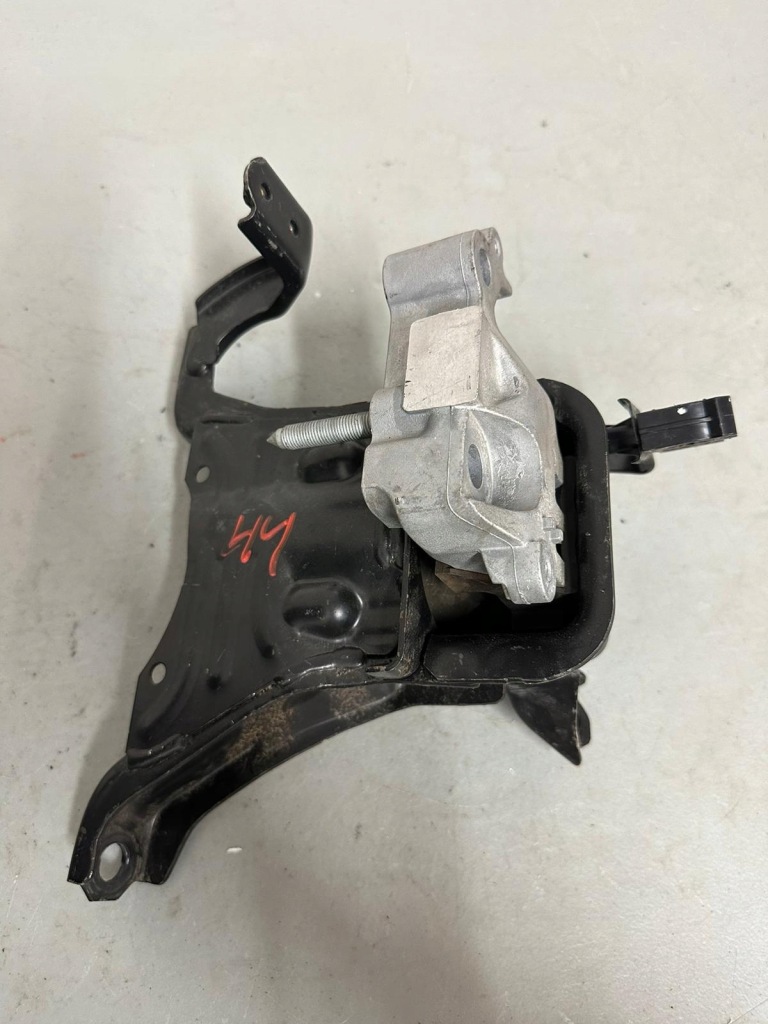 Купити Подушка кронштейн двигуна коробки lexus ux