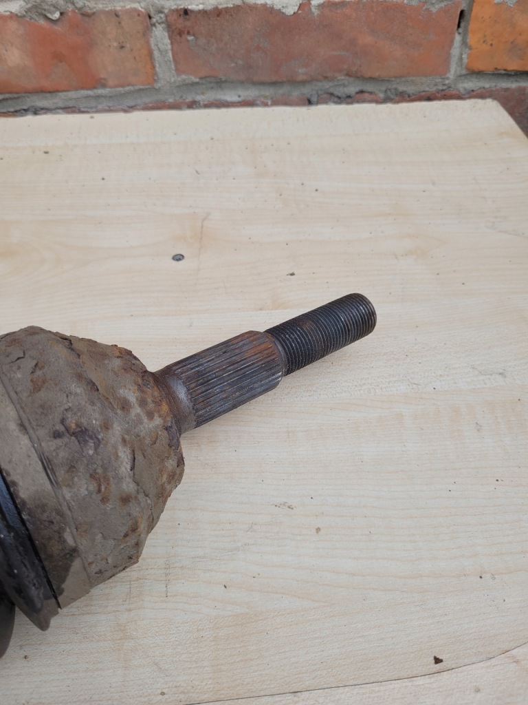 Jeep cherokee kj 01-05r 3.7 привідний вал ліва перед Недорого