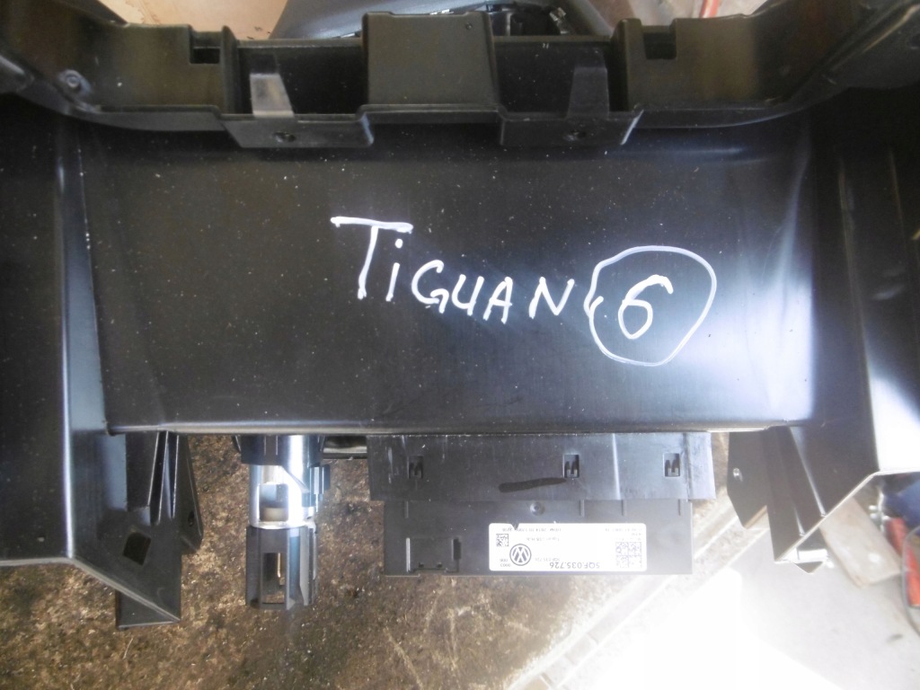 Туннель средний подлокотник vw tiguan ii кожа в Украине