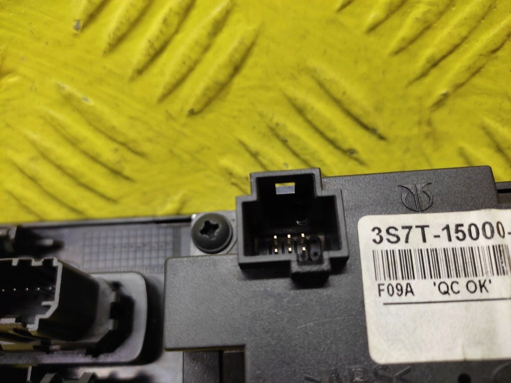 фото №5, Ford mondeo mk3 приборная панель 3s7t15000fb