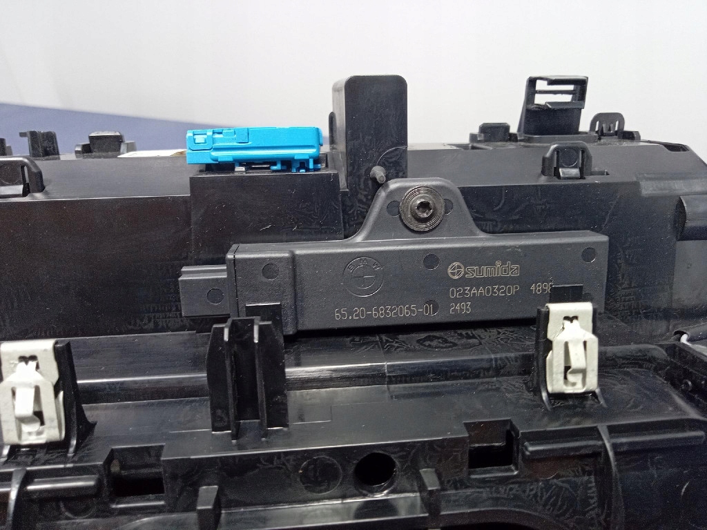 Купити Bmw 3 g20 g21 18- бардачок попільничка рамка декоративна 6806796