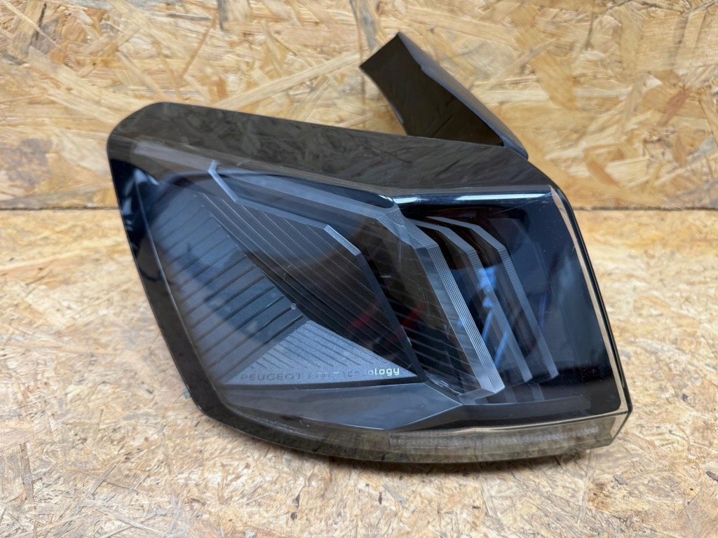 Купити Лампа задня задня права peugeot 3008 ii 2 lift 9836231180 led