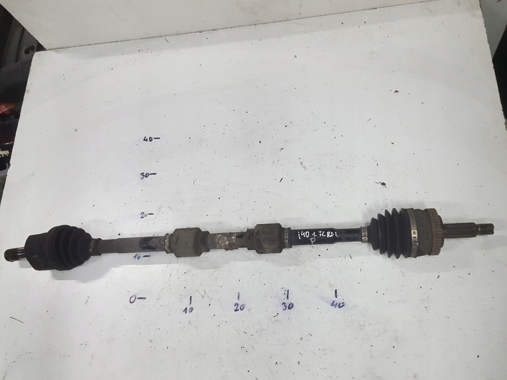 фото №1, Hyundai i40 11-14r 1.7 crdi приводной вал правая перед механическая коробка передач