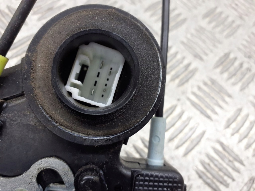 фото №2, Замок двері центральний лівий задня toyota matrix 1.8vvti