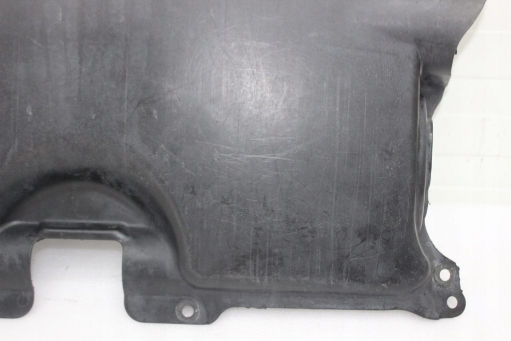 Mercedes накладка под двигатель a2045242430 с Разборки