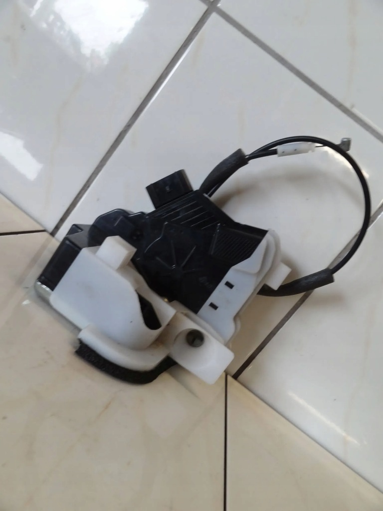 фото №1, Hyundai i20 ii 2018 замок дверь левый перед 6 pinów 81310-c8020ml