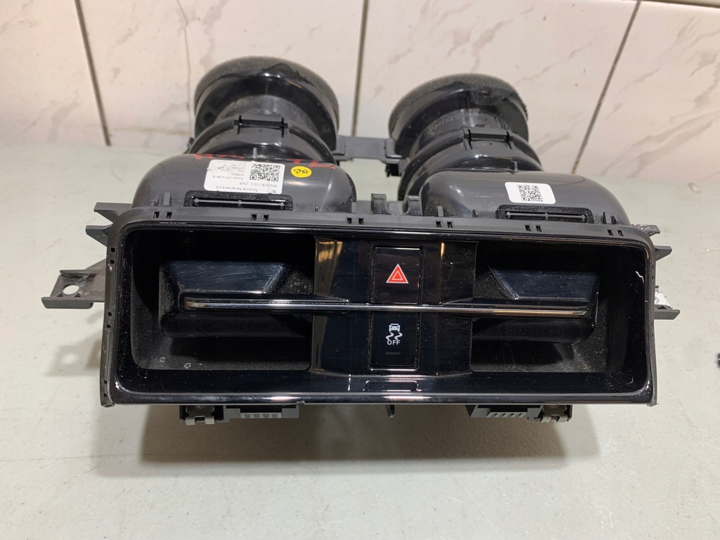 фото №1, Porsche panamera 976 решётка воздуховод аварийная 976819110c