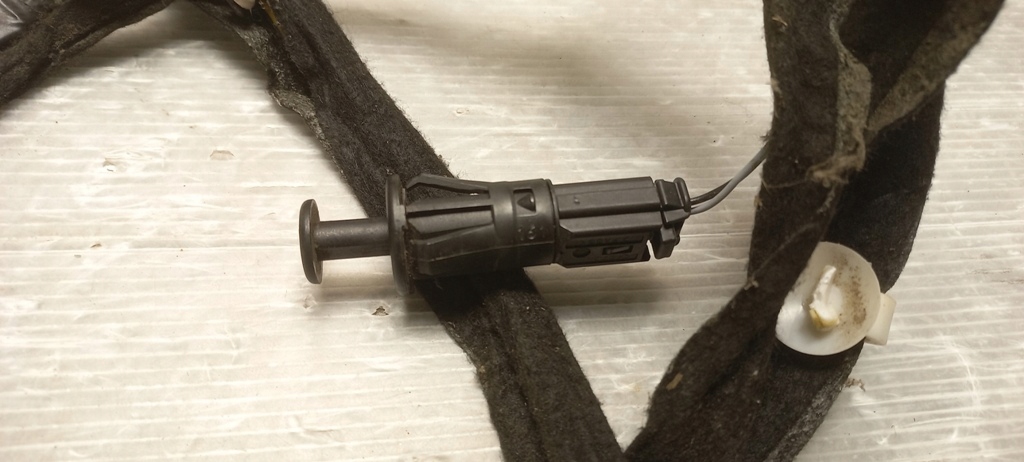 фото №6, Електропроводка джгут кришки багажника dacia sandero i 8200754083