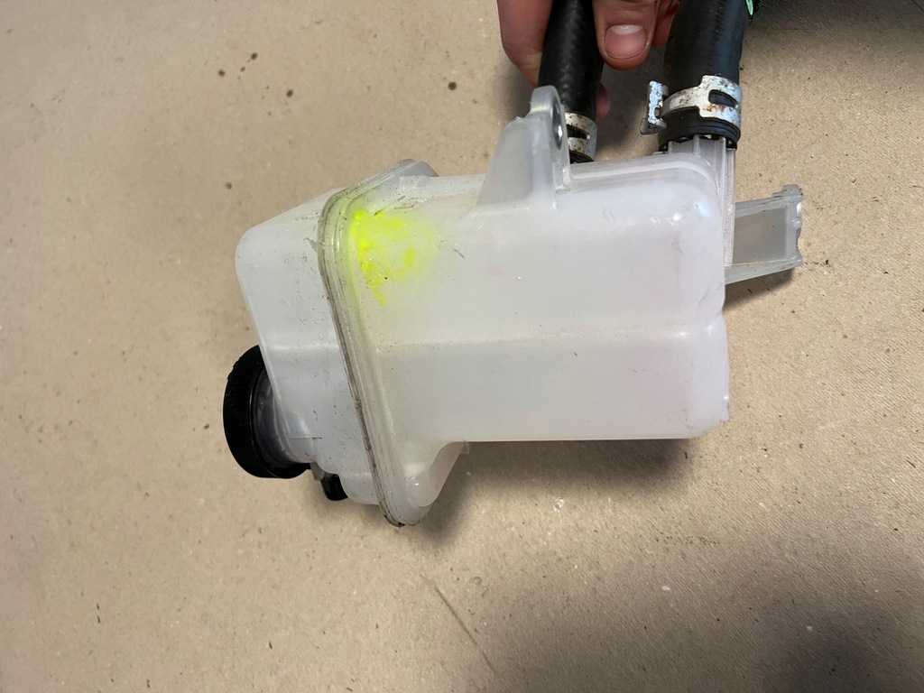 фото №4, Toyota auris ii гибрид бачок расширительный