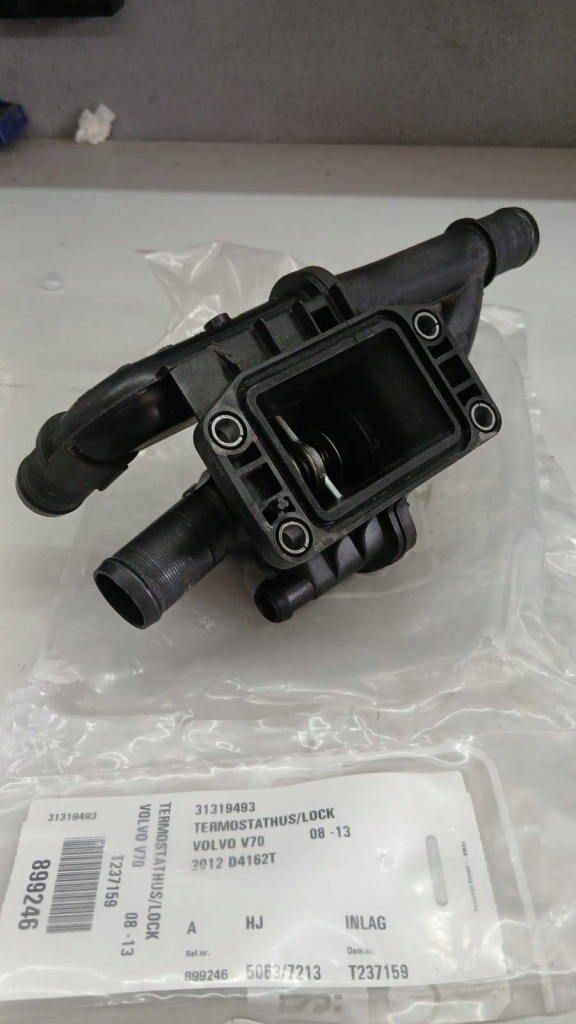Купити Корпус термостата volvo v70 31319493