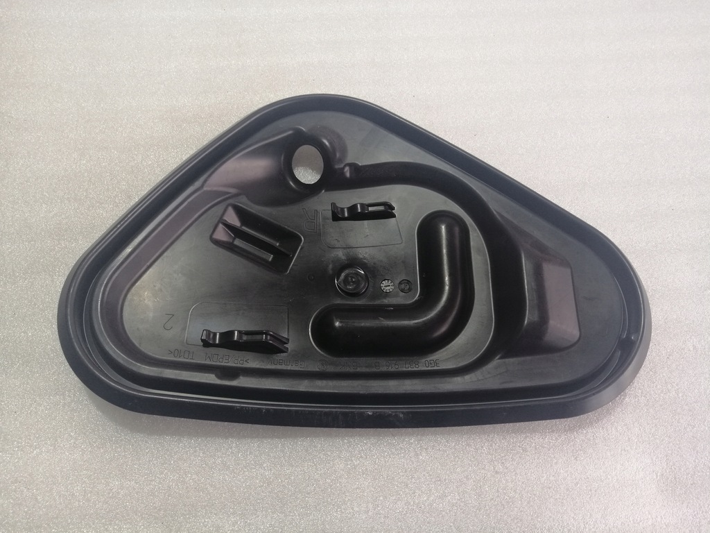 фото №1, Заглушка дверь правых volkswagen оригинальный номер 3g0837916b