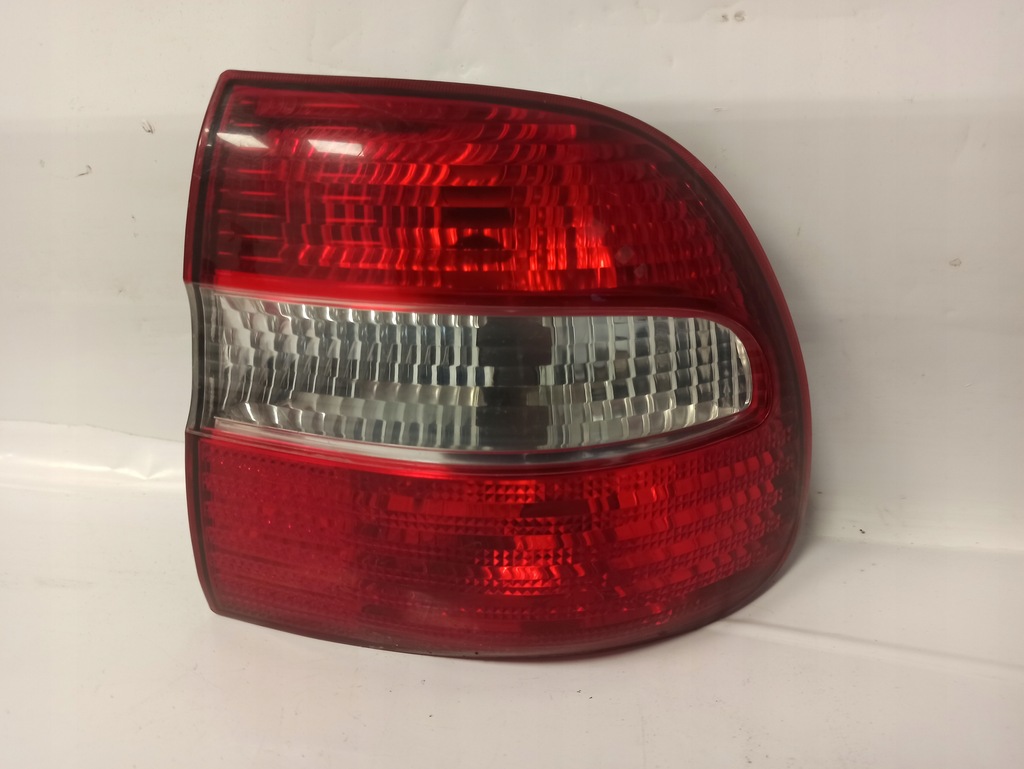 фото №1, Volvo v40 лампа правая задняя задняя 30887334