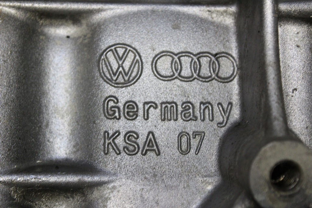 фото №11, Vw t5 03-10r 2.5tdi bpc блок двигателя 070103021l номинал