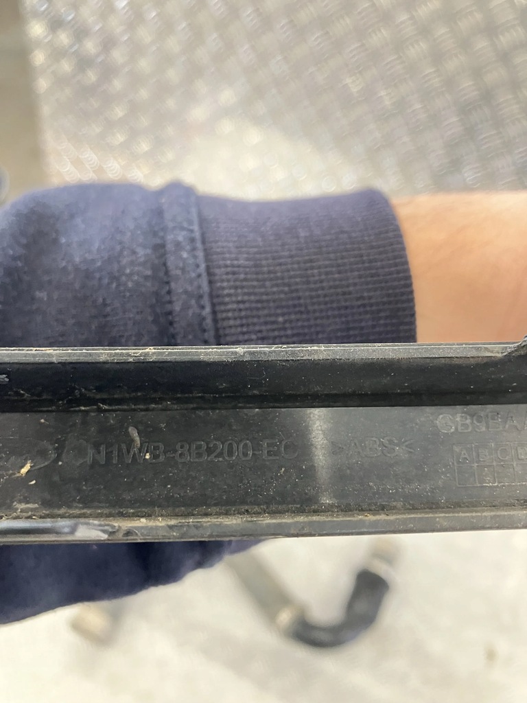 фото №2, Молдинг решётка решетка левая ford ranger 22-