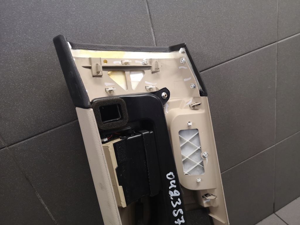 фото №9, Защита стойка b правая audi a8 d3 кремовый