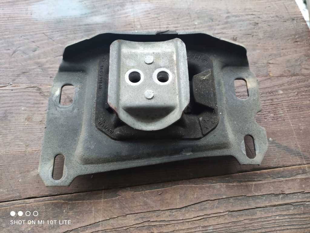 Купити Кронштейн подушка коробки передач citroen ds7 9813699680