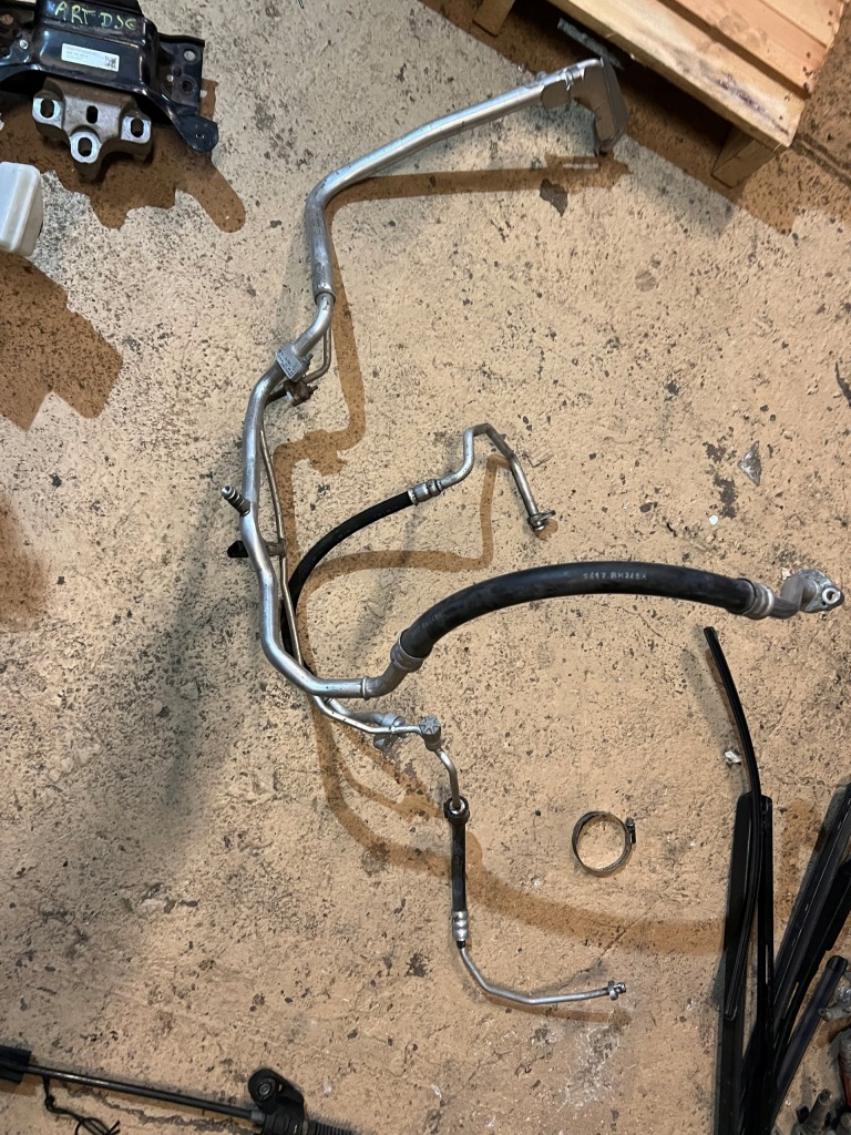 Купить Комплект шланг кондиционера 2.0tsi arteon 5q1816738h