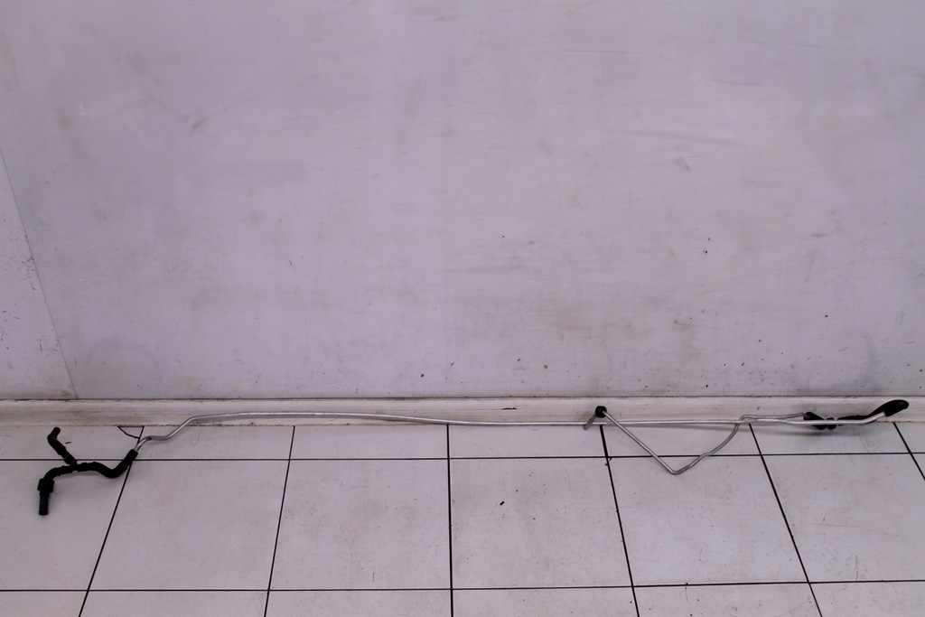 фото №1, Audi r8 труба шланг вентиляційний 4s0121465d