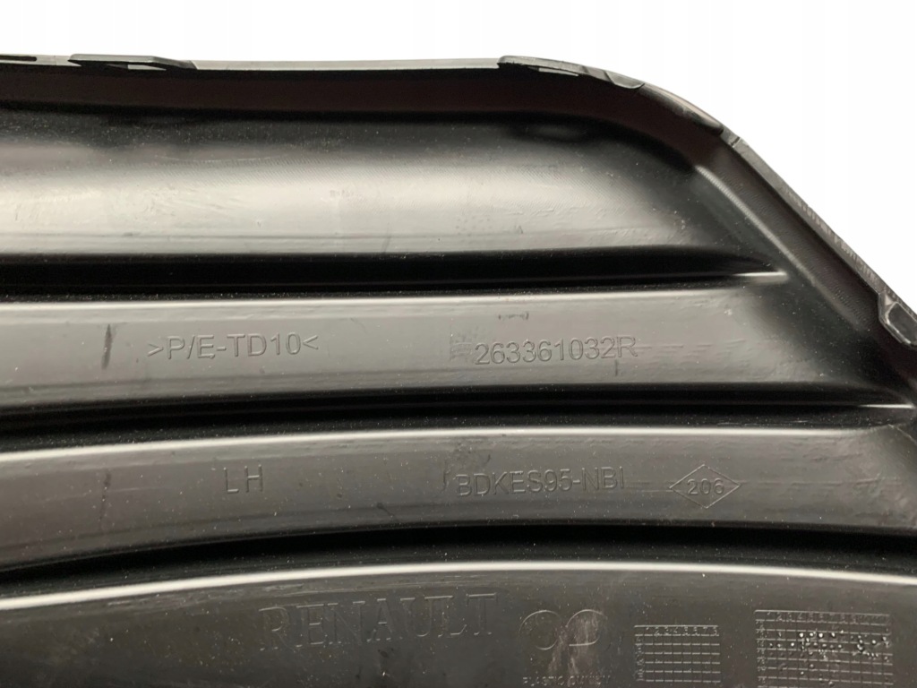 Решётка бампера перед левая 263361032r renault megane 3 Доставка