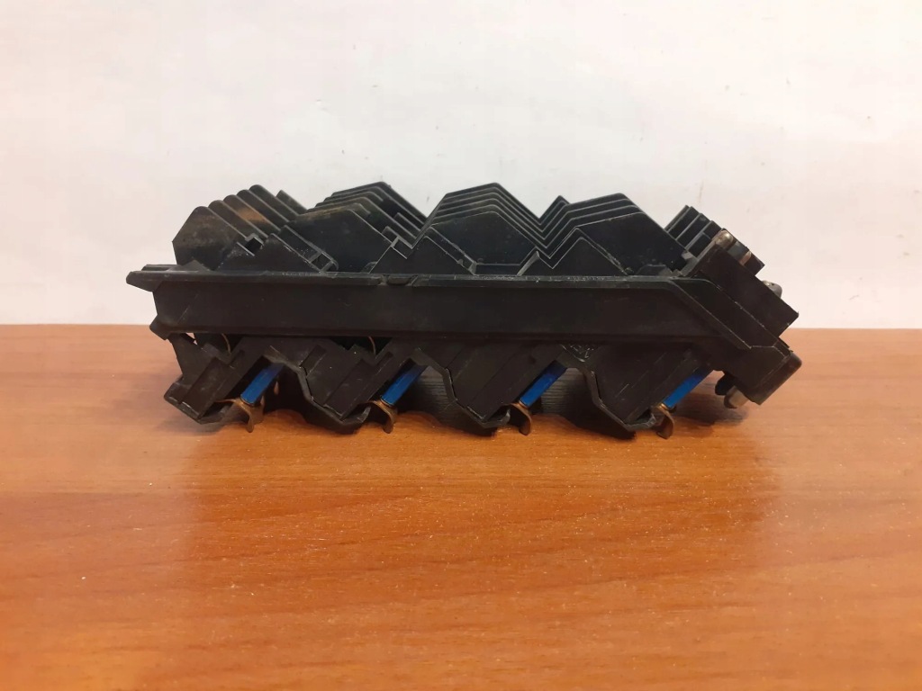 Інше частини відсік двигуна mercedes-benz e w124 1245402050 1993 Доставка