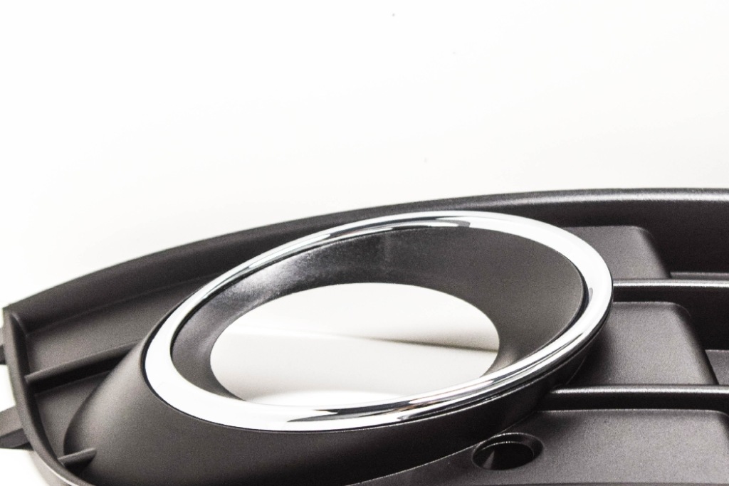 Audi a4 b8 бампер передній права сторона протитуманна решітка нова orygina Київ