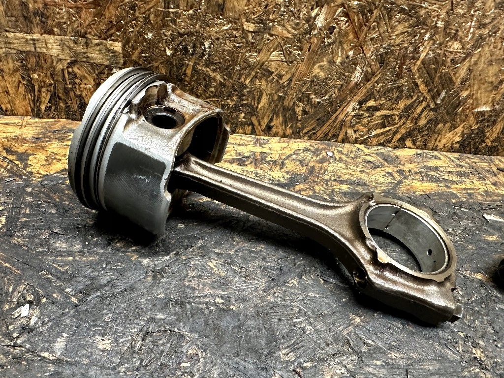 фото №1, Поршень + шатун fiat alfa 1.4 16v mito 55196910