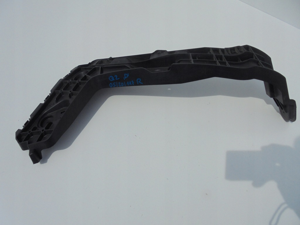 фото №1, Audi q2 напрямна бампера правий задня 81a807254