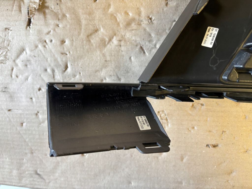 Audi a1 s-line 17- решітка бампера правий перед 82a807682d ładna Доставка