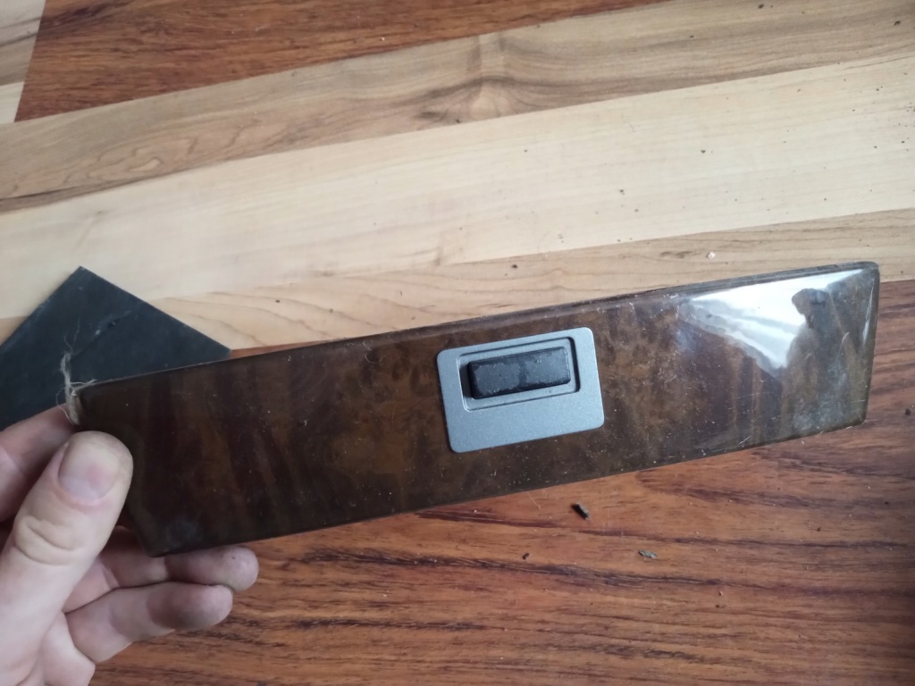 фото №1, Бардачок консолі bmw оригінальний номер 8261058