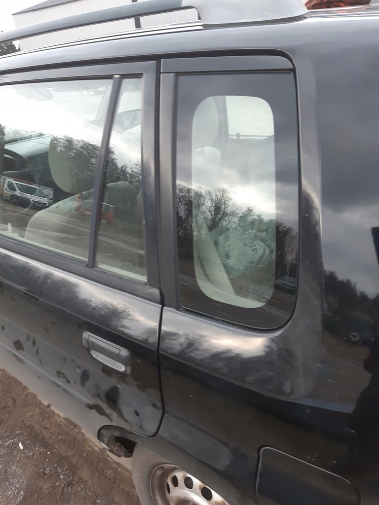 фото №1, Задня ліва скло кузовна mazda demio 2000r