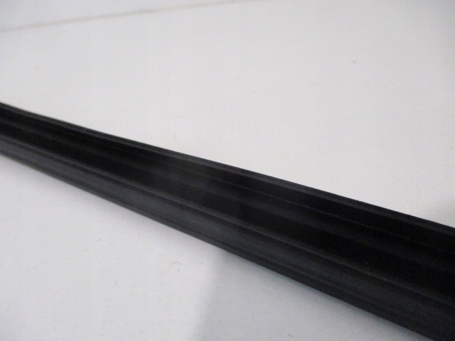 фото №8, Peugeot 301 12- прокладка внутренняя zagrnijąca стекло левая перед 9675437480