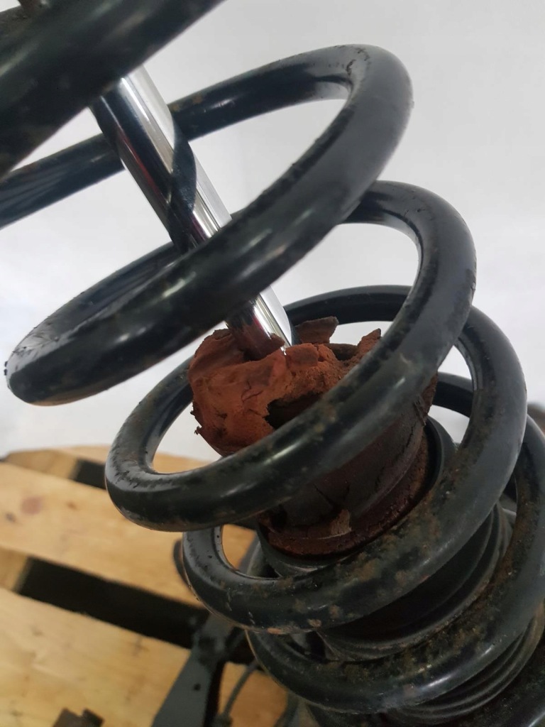 фото №4, Bmw 7 e32 3.5i ступиця привідний вал amortozator лівий задня