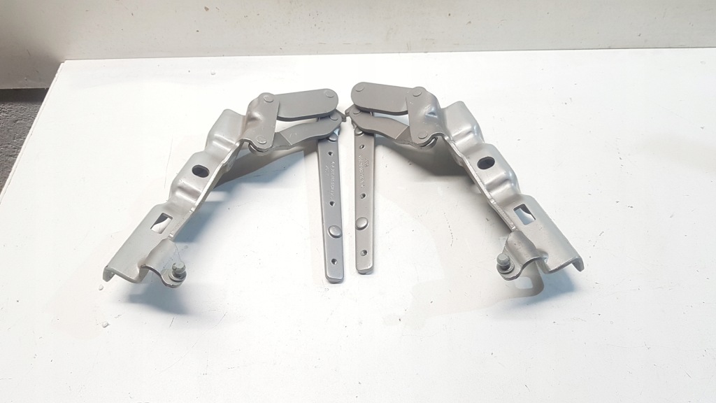 фото №1, Clk c209 w203 петля капот 2038800328 2038800428