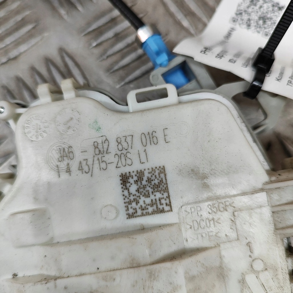 фото №6, Audi q3 8u 2016 правая сторона замок дверь передних