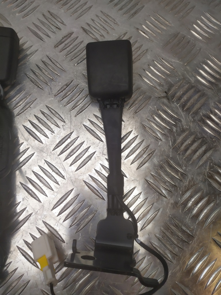 Alfa romeo stelvio замки ременів безпеки сидіння 156136316 156136320 в Україні