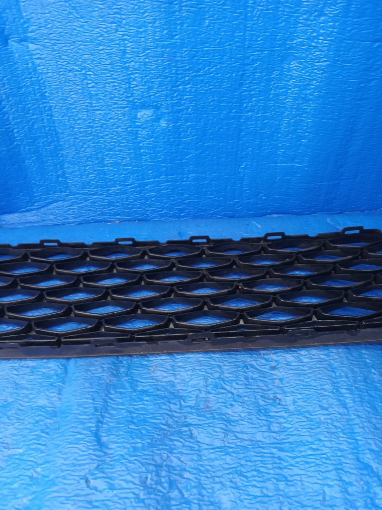 Решітка середня бампера перед leon 5f cupra 12-16 Зі Шроту