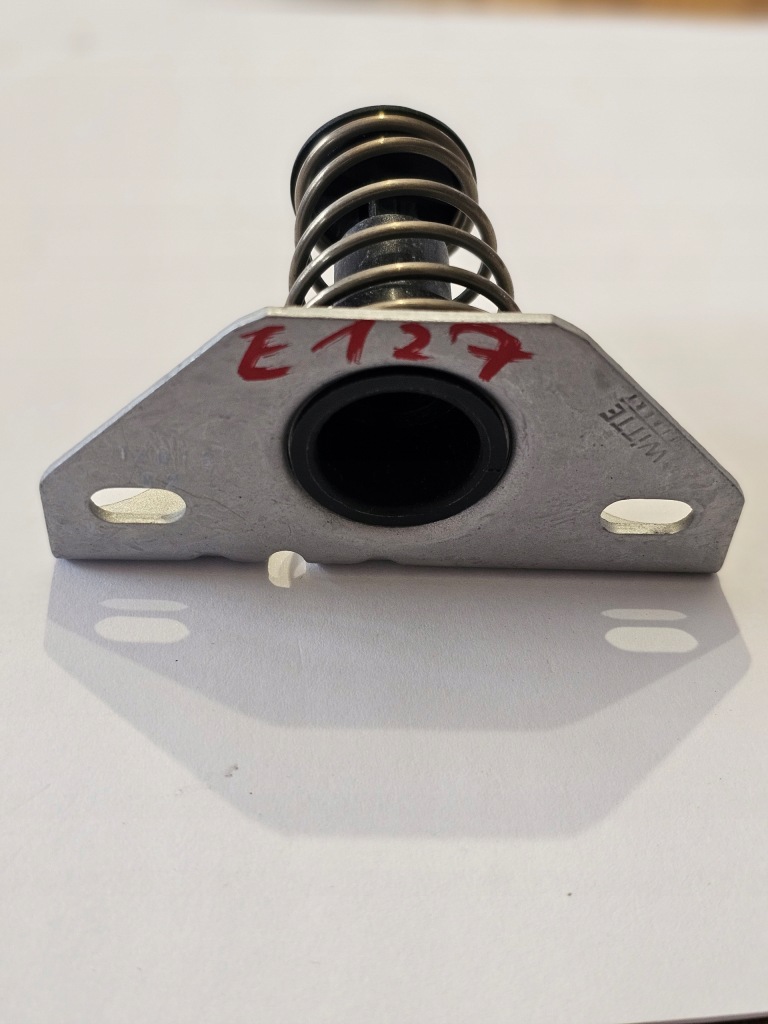 фото №1, Bmw x3 f25 x4 f26 51237295780 оригинальная пружина капот