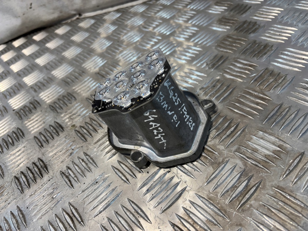 Купить Поворотник левый bmw f11 17173801