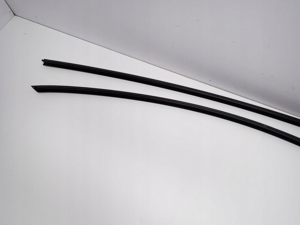 Молдинг дахова дах скло права ліва tesla model y 22r Київ