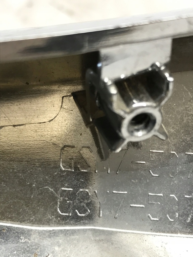 Mazda 6 2018- gsh7-507j1 хром молдинг правий решітка радіатора Ціна