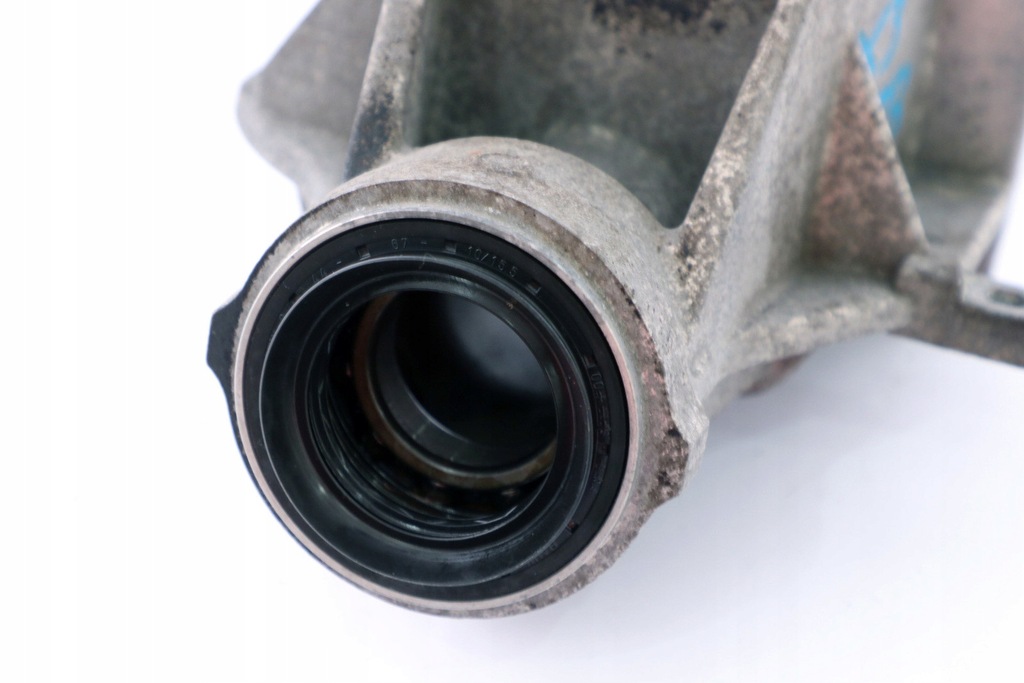 фото №11, Bmw x3 e83 2.0i n46 кронштейн підпора кронштейн піввісь 3423814