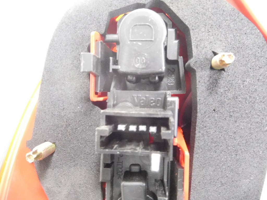 фото №8, Лампа задняя правый toyota avensis 99-03 81550-05080