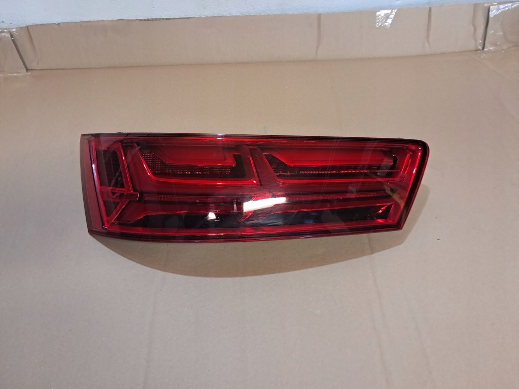 фото №1, Audi q7 4m лампа левый задняя usa 4m0945093d