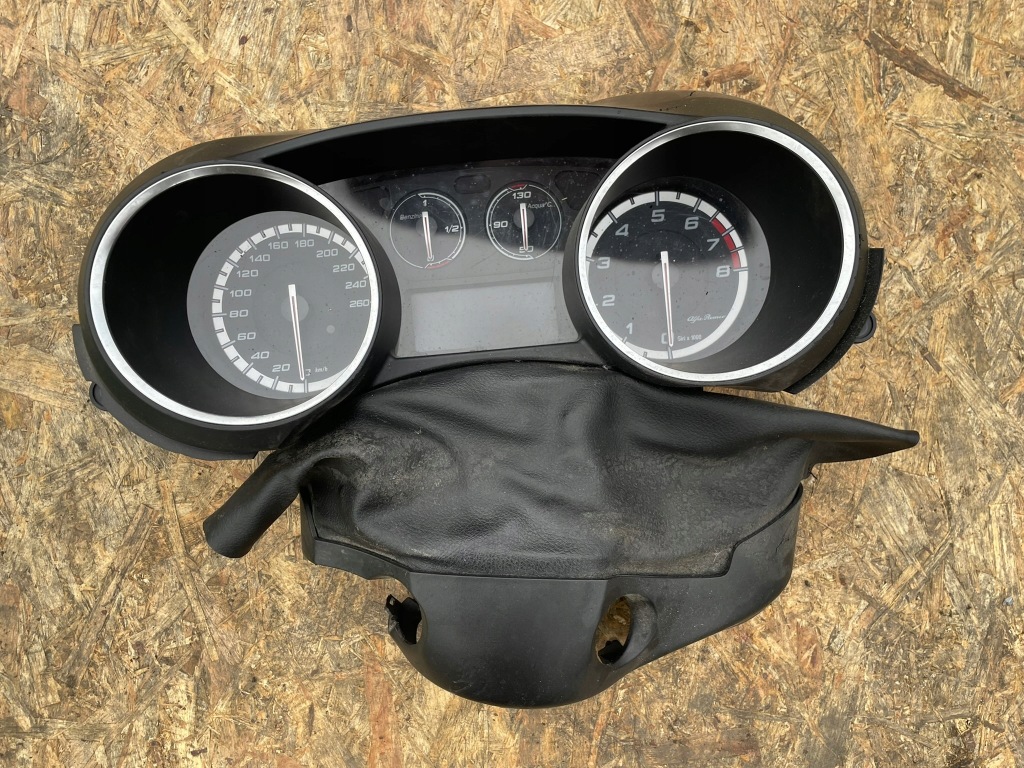 Купити Alfa romeo giulietta панель приборів eur 50520114