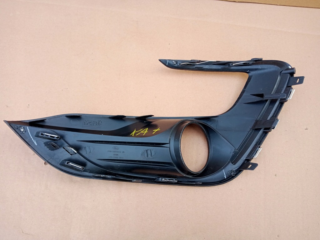 Ford kuga plus рестайлинг  правый  решётка бампера в Украине