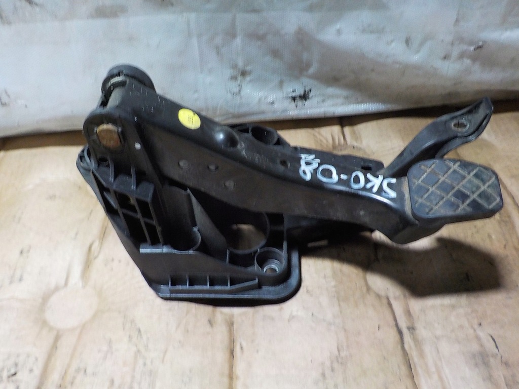 фото №1, Skoda rapid 1.6 tdi 2016r педаль гальма 6rf199555